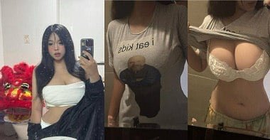 Я соблазнительен с художественной татуировкой и сексуальным телом